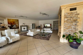 
                                                                                        Vente
                                                                                         DEMEURE DE STANDING EN PERIGORD NOIR 1 ha