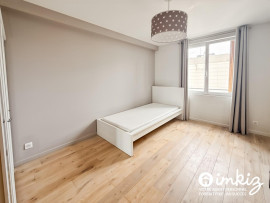 
                                                                                        Vente
                                                                                         Dernier étage – 4 chambres – Résidence familiale