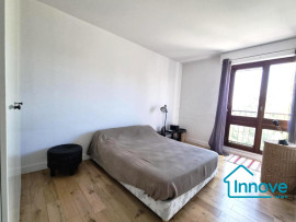 
                                                                                        Vente
                                                                                         Dernier étage, appartement 109 m² 3/4 chbres centre ville