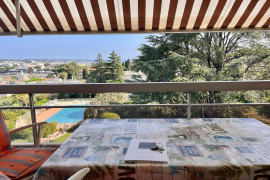Vente
Dernier étage sud grande terrasse vue mer.