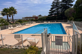 Vente
Dernier étage sud grande terrasse vue mer.