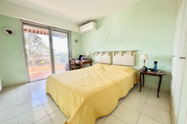 Vente
Dernier étage sud grande terrasse vue mer.