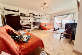 Vente
Dernier étage sud grande terrasse vue mer.