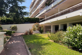 Vente
Dernier étage sud grande terrasse vue mer.