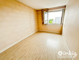 Vente
dernier étage T5 ,4chs avec balcons et Vue
