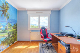 
                                                                                        Vente
                                                                                         Dernier étage, vue dégagée, balcon 16m²