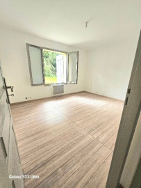
                                                                                        Vente
                                                                                         Deux maisons sur un terrain de 3000 m2 .