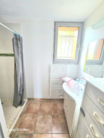 
                                                                                        Vente
                                                                                         Deux maisons sur un terrain de 3000 m2 .