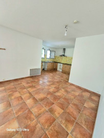 
                                                                                        Vente
                                                                                         Deux maisons sur un terrain de 3000 m2 .