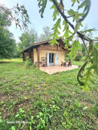 
                                                                                        Vente
                                                                                         Deux maisons sur un terrain de 3000 m2 .