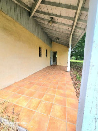 
                                                                                        Vente
                                                                                         Deux maisons sur un terrain de 3000 m2 .
