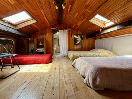 
                                                                                        Vente
                                                                                         Deuxième et dernier étage d'une petite maison à rénover située au coeur de Cimiez