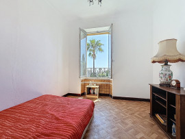 
                                                                                        Vente
                                                                                         Deuxième et dernier étage d'une petite maison à rénover située au coeur de Cimiez