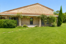 
                                                                                        Vente
                                                                                         Domaine avec gîte et écuries
