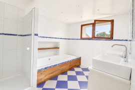 
                                                                                        Vente
                                                                                         Domaine avec gîte et écuries