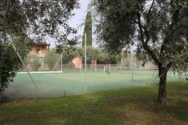 
                                                                                        Location
                                                                                         Domaine familiale avec piscine et tennis
