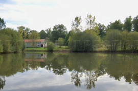 Vente
DORDOGNE PROPRIETE 6 HA ETANG PUITS