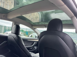 
                                                                                        Voiture
                                                                                         (Dual Motor) Performance Saloon 4dr Electric Auto 4WDE (Performance Upgrade) (449 bhp)