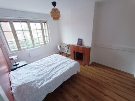 
                                                                                        Vente
                                                                                         Duplex 4 chambres avec jardin