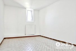 
                                                                                        Vente
                                                                                         Duplex atypique de 82 m² avec 4 pièces et garage
