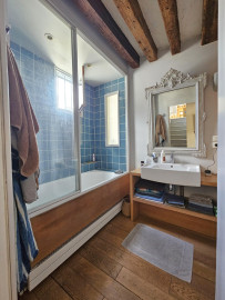 
                                                                                        Vente
                                                                                         Duplex atypique en dernier étage