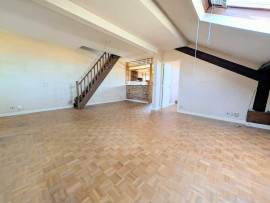 
                                                                                        Vente
                                                                                         Duplex dernier étage à La Varenne