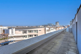 Vente
Duplex familial au dernier étage avec terrasses !