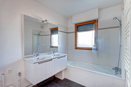 Vente
Duplex familial au dernier étage avec terrasses !