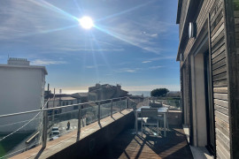 
                                                                                        Location
                                                                                         Duplex Mer Endoume