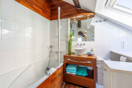 
                                                                                        Vente
                                                                                         ÉLÉGANCE SOUS LES TOITS - PLACE DU COMMERCE