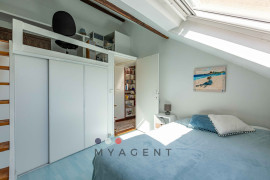 
                                                                                        Vente
                                                                                         ÉLÉGANCE SOUS LES TOITS - PLACE DU COMMERCE