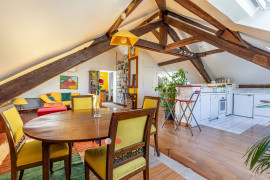 
                                                                                        Vente
                                                                                         ÉLÉGANCE SOUS LES TOITS - PLACE DU COMMERCE