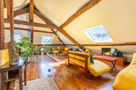 
                                                                                        Vente
                                                                                         ÉLÉGANCE SOUS LES TOITS - PLACE DU COMMERCE