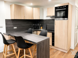 
                                                                                        Vente
                                                                                         Élégant T2 rénové  jardin, vue montagne.