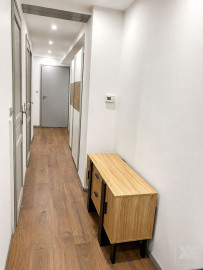 
                                                                                        Vente
                                                                                         Élégant T2 rénové  jardin, vue montagne.