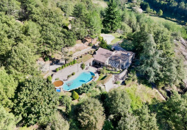 
                                                                                        Vente
                                                                                         En Ardèche Mas de Caractère sur 13 Ha