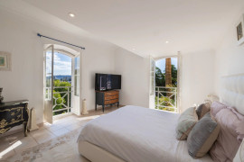 
                                                                                        Vente
                                                                                         EN VENTE VILLA NICE - TERRAIN - PISCINE - VUE MER