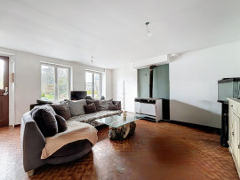
                                                                                        Vente
                                                                                         Ensemble de 2 maisons avec revenus locatifs   192 m2   10 mi