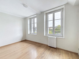 
                                                                                        Vente
                                                                                         Ensemble de 2 maisons avec revenus locatifs   192 m2   10 mi