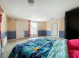
                                                                                        Vente
                                                                                         Ensemble de 2 maisons avec revenus locatifs   192 m2   10 mi