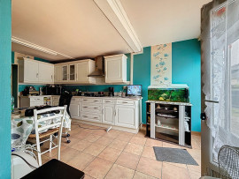 
                                                                                        Vente
                                                                                         Ensemble de 2 maisons avec revenus locatifs   192 m2   10 mi