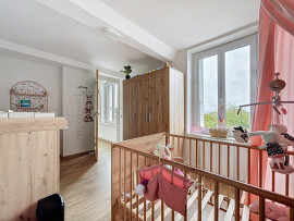 
                                                                                        Vente
                                                                                         Ensemble de 2 maisons avec revenus locatifs   192 m2   10 mi