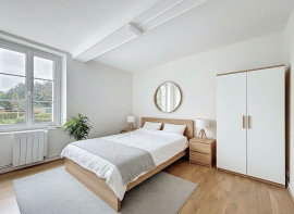 
                                                                                        Vente
                                                                                         Ensemble de 2 maisons avec revenus locatifs   192 m2   10 mi