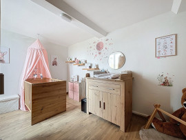 
                                                                                        Vente
                                                                                         Ensemble de 2 maisons avec revenus locatifs   192 m2   10 mi