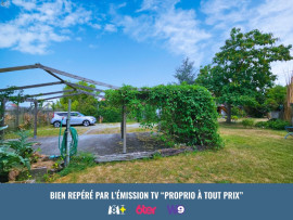 
                                                                                        Vente
                                                                                         Ensemble de deux maisons avec piscine naturelle, dépendances et terrain de plus de 20 ares