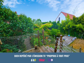 
                                                                                        Vente
                                                                                         Ensemble de deux maisons avec piscine naturelle, dépendances et terrain de plus de 20 ares