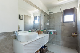 
                                                                                        Vente
                                                                                         🏡 ENTRE-VIGNES – MAISON CONTEMPORAINE 3 CHAMBRES