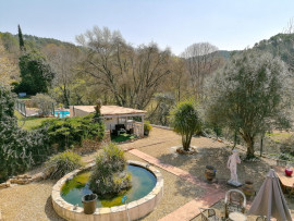 Vente
Entrecasteaux - Maison de caractère - Gîtes - Terrain 7733 m2