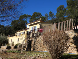 Vente
Entrecasteaux, villa avec piscine et dépendances