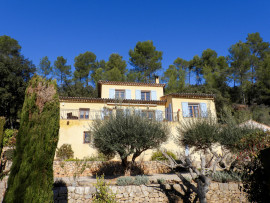Vente
Entrecasteaux, villa avec piscine et dépendances
